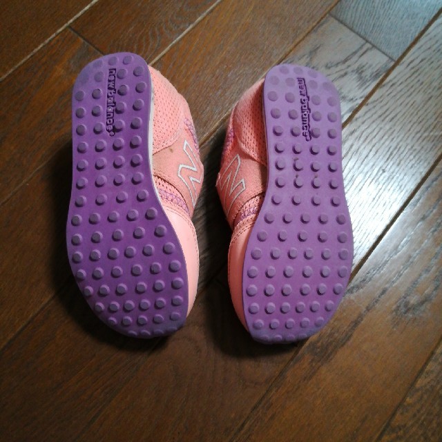 New Balance(ニューバランス)のニューバランス 16　ピンクのスニーカー キッズ/ベビー/マタニティのキッズ靴/シューズ(15cm~)(スニーカー)の商品写真