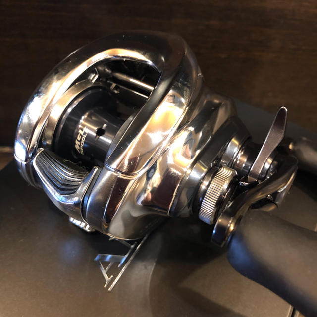 SHIMANO(シマノ)のシマノ 19アンタレス ノーマルギヤ 右 新品未開封品 限界価格 スポーツ/アウトドアのフィッシング(リール)の商品写真