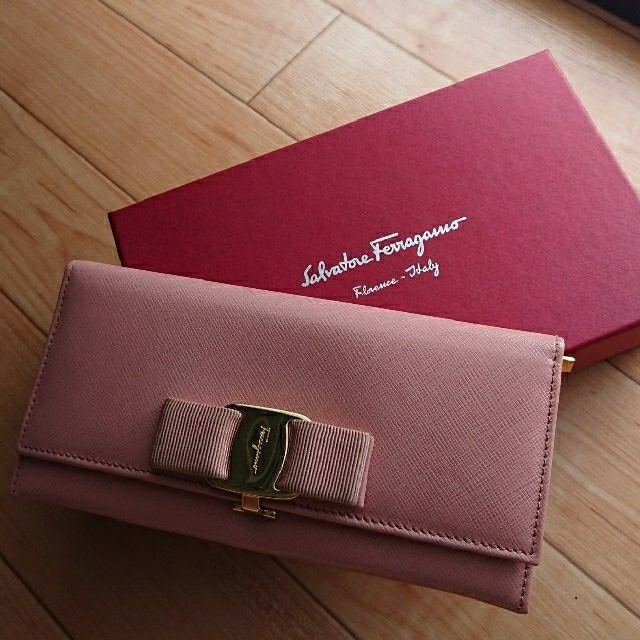 Salvatore Ferragamo(サルヴァトーレフェラガモ)のFerragamo長財布   みゆさま専用 レディースのファッション小物(財布)の商品写真