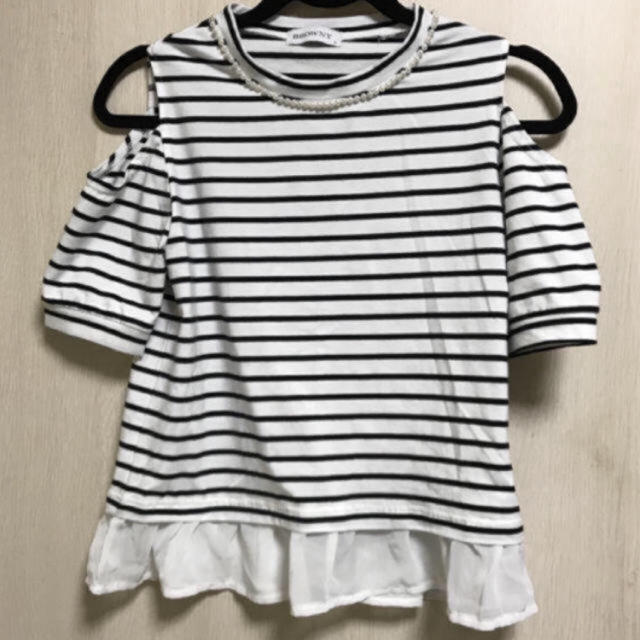 WEGO(ウィゴー)のWEGO❤︎パール付き オープンショルダーTシャツ レディースのトップス(Tシャツ(半袖/袖なし))の商品写真