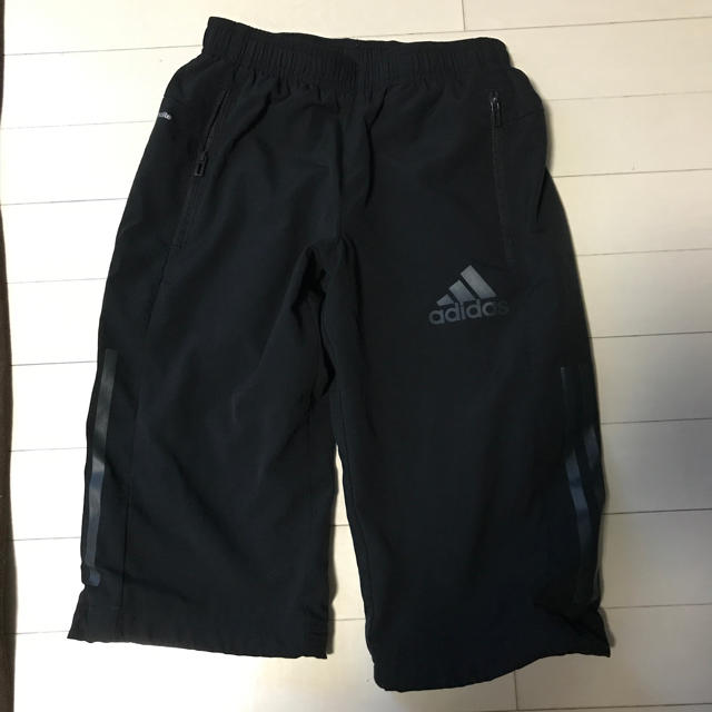 adidas(アディダス)のハーフパンツ 140 キッズ/ベビー/マタニティのキッズ服男の子用(90cm~)(パンツ/スパッツ)の商品写真