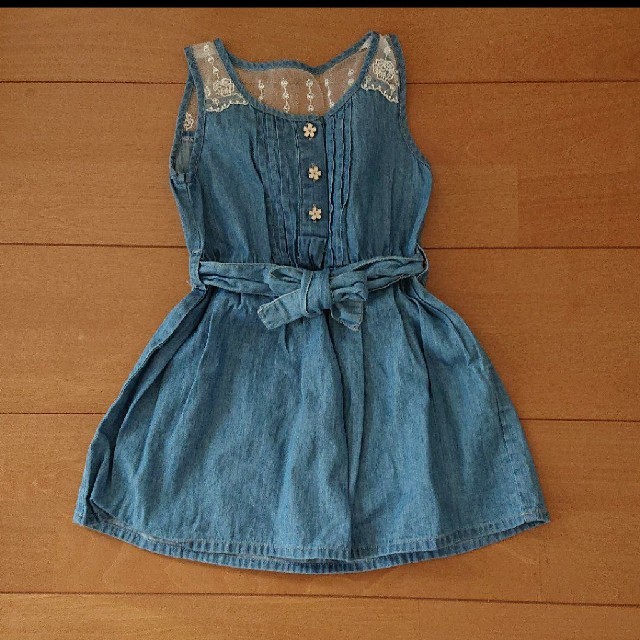 ワンピース ノースリーブ デニム 未使用 90 キッズ/ベビー/マタニティのキッズ服女の子用(90cm~)(ワンピース)の商品写真