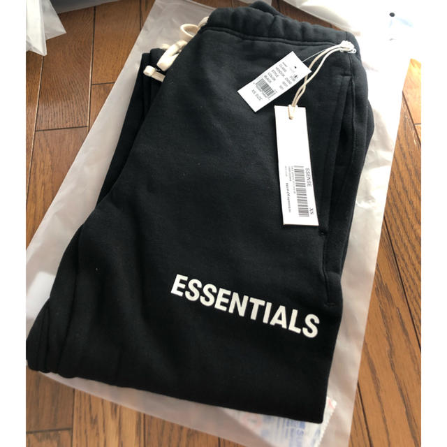 FEAR OF GOD(フィアオブゴッド)のFOG Essentials☆Graphic Sweatpants メンズのパンツ(ワークパンツ/カーゴパンツ)の商品写真