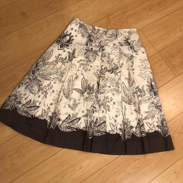 MICHEL KLEIN(ミッシェルクラン)のミッシェルクランのスカートです、 レディースのスカート(ひざ丈スカート)の商品写真