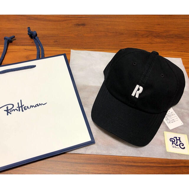 Ron Herman(ロンハーマン)の新品 限定 ロンハーマン RHC オリジナル Rロゴ キャップ ブラック 未使用 メンズの帽子(キャップ)の商品写真
