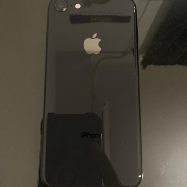 iPhone(アイフォーン)のiPhone 8 スマホ/家電/カメラのスマートフォン/携帯電話(携帯電話本体)の商品写真