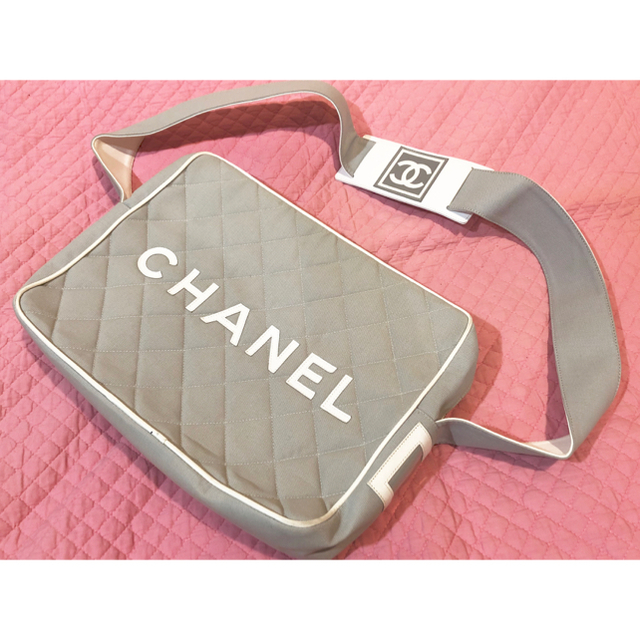 CHANEL(シャネル)のシャネル スポーツライン 斜めがけバッグ レディースのバッグ(ショルダーバッグ)の商品写真