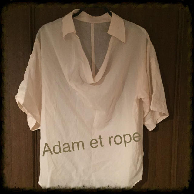 Adam et Rope'(アダムエロぺ)のアダムエロペ♡スキッパーシャツ レディースのトップス(シャツ/ブラウス(半袖/袖なし))の商品写真