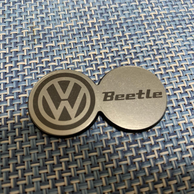 Volkswagen(フォルクスワーゲン)の【値下】Volkswagen Beetleエンブレム 自動車/バイクの自動車(車外アクセサリ)の商品写真