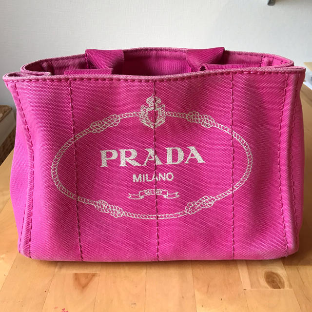 PRADA(プラダ)のプラダ♡カナパ♡ピンク 18日までお取り置き レディースのバッグ(トートバッグ)の商品写真