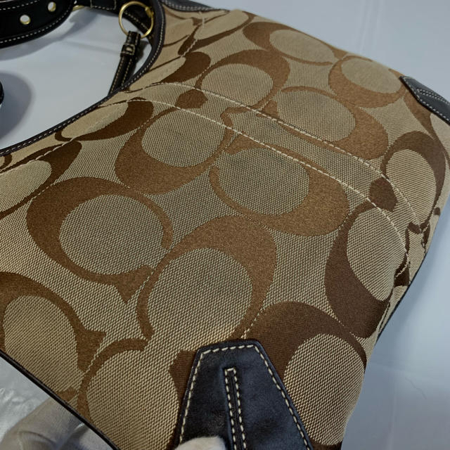 COACH(コーチ)のCOACH コーチ ショルダーバッグ シグネチャー 330 レディースのバッグ(ショルダーバッグ)の商品写真