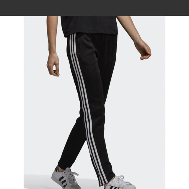 adidas(アディダス)のadidas トラックパンツ mサイズ レディースのパンツ(スキニーパンツ)の商品写真
