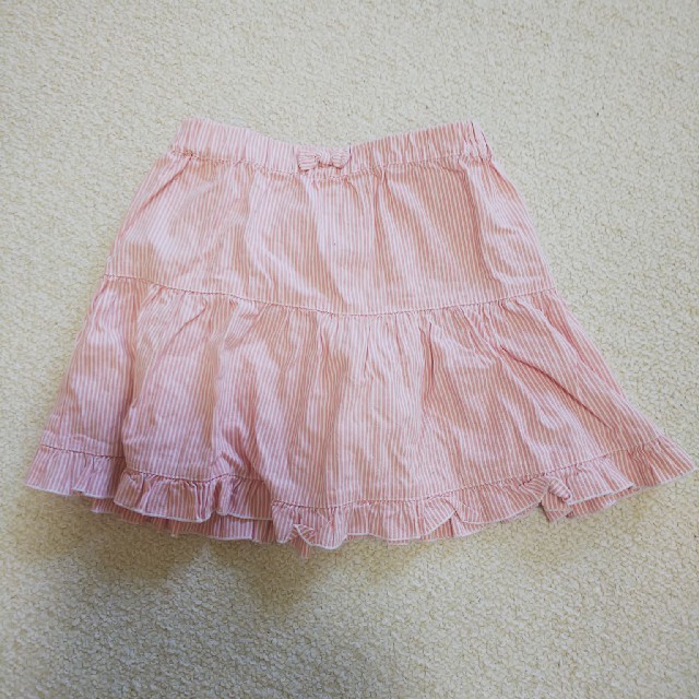 GU(ジーユー)のGU フリルスカート 120㎝ キッズ/ベビー/マタニティのキッズ服女の子用(90cm~)(スカート)の商品写真