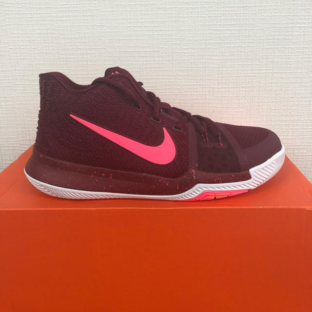 NIKE - カイリー3 GS 新品 24.5cmの通販 by troisHOMME【トロワオム】｜ナイキならラクマ