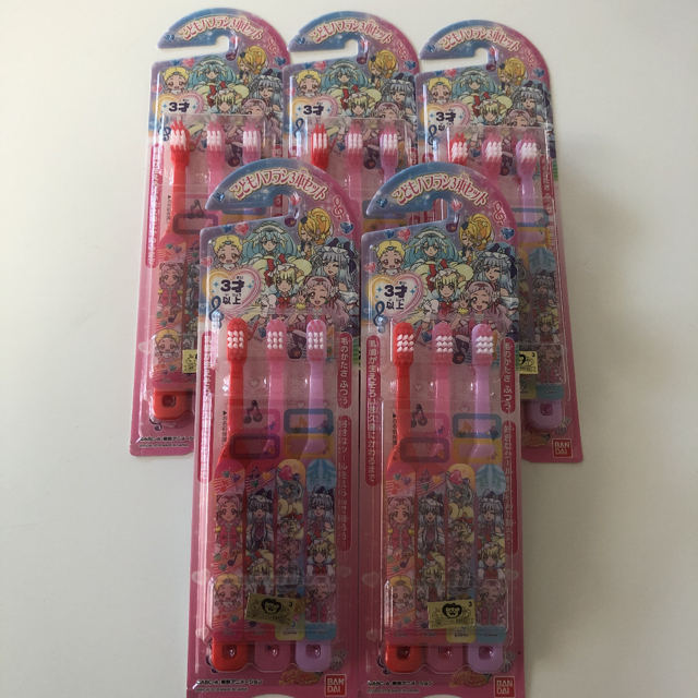BANDAI(バンダイ)のプリキュア  子供 歯ブラシ 5パック♪ キッズ/ベビー/マタニティの洗浄/衛生用品(歯ブラシ/歯みがき用品)の商品写真