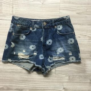 トップショップ(TOPSHOP)のTOP SHOP MOTO 花柄ダメージデニムショーパン(ショートパンツ)