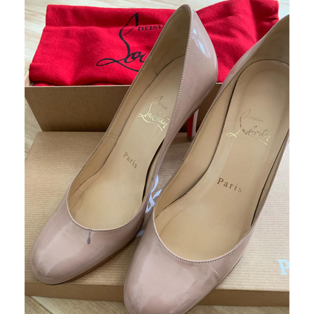 Christian Louboutin(クリスチャンルブタン)のChristian Louboutin アーモンドトゥ パンプス レディースの靴/シューズ(ハイヒール/パンプス)の商品写真