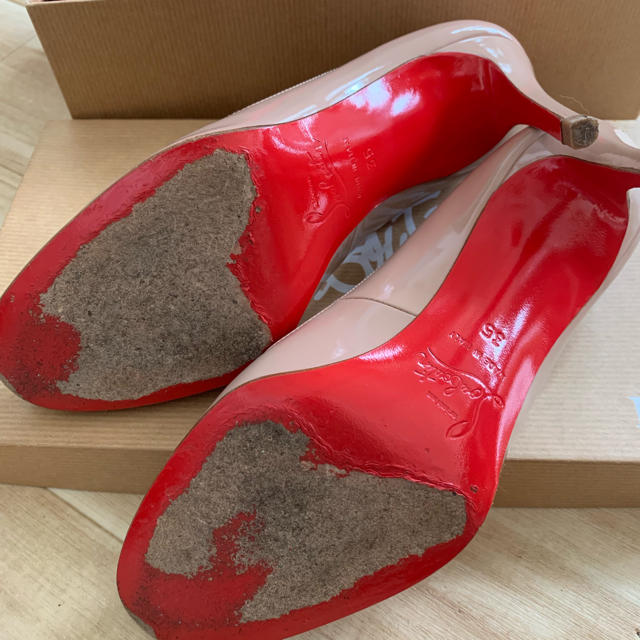 Christian Louboutin(クリスチャンルブタン)のChristian Louboutin アーモンドトゥ パンプス レディースの靴/シューズ(ハイヒール/パンプス)の商品写真