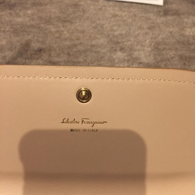 Ferragamo(フェラガモ)の専用！新品未使用！フェラガモ リボンモチーフ 長財布 レディースのファッション小物(財布)の商品写真