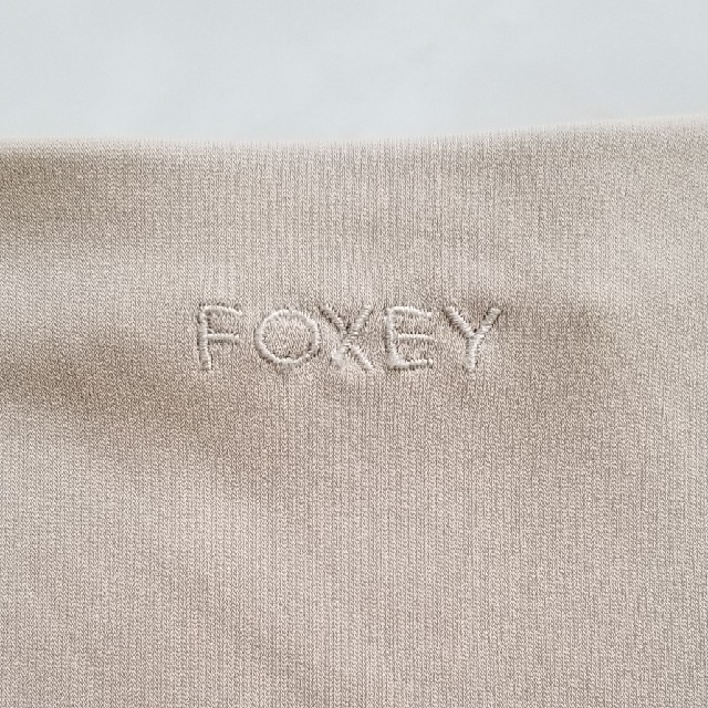 FOXEY(フォクシー)のフォクシー　ノースリーブトップス　38 レディースのトップス(カットソー(半袖/袖なし))の商品写真