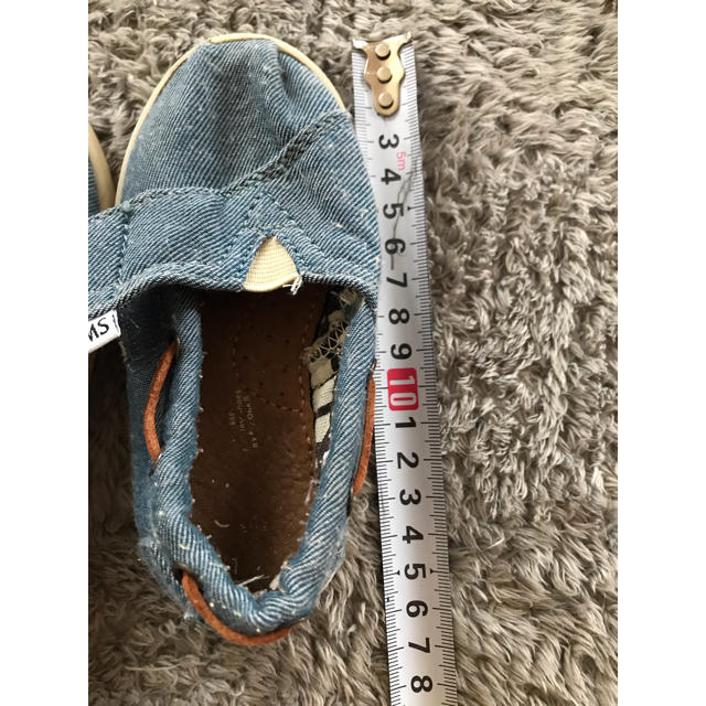 TOMS(トムズ)のスニーカー    キッズ/ベビー/マタニティのキッズ靴/シューズ(15cm~)(スニーカー)の商品写真