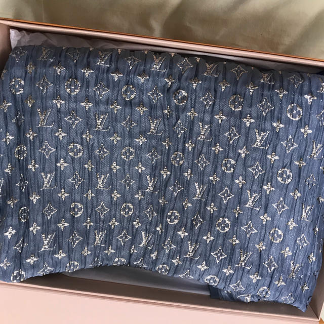 LOUIS VUITTON(ルイヴィトン)のルイヴィトン/エトール・モノグラム ソー グリッター/型番M70473 レディースのファッション小物(ストール/パシュミナ)の商品写真