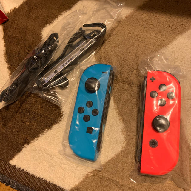 ニンテンドースイッチ コントローラー 赤青