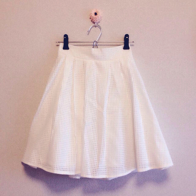 EMSEXCITE(エムズエキサイト)のExsexcite ホワイトスカート レディースのスカート(ひざ丈スカート)の商品写真