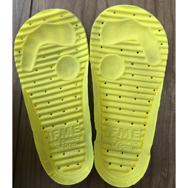 専用-IFME サンダル 水抜きソール イエロー 14cm キッズ/ベビー/マタニティのベビー靴/シューズ(~14cm)(サンダル)の商品写真