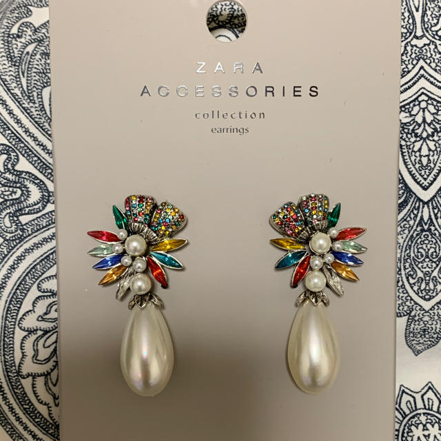 ZARA(ザラ)の≪zara≫   パール付ビジューピアス レディースのアクセサリー(ピアス)の商品写真