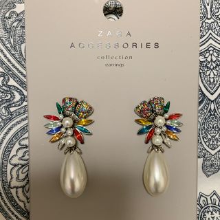 ザラ(ZARA)の≪zara≫   パール付ビジューピアス(ピアス)