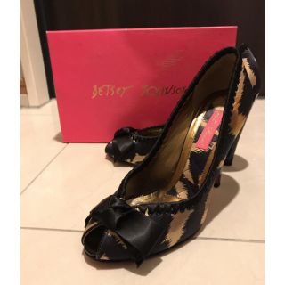 ベッツィジョンソン(BETSEY JOHNSON)の【お値下げ!!】ベッツィジョンソン ヒョウ柄 パンプス(ハイヒール/パンプス)