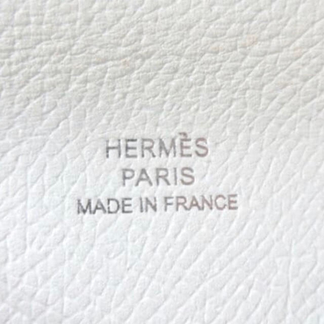 Hermes(エルメス)のHERMES カードケース カルヴィ ホワイトカラー‼️ レディースのファッション小物(名刺入れ/定期入れ)の商品写真