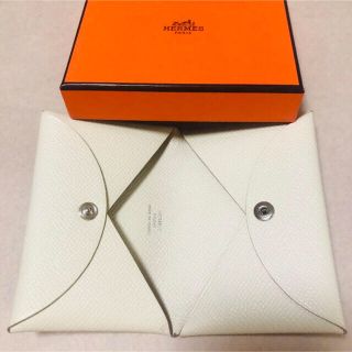 エルメス(Hermes)のHERMES カードケース カルヴィ ホワイトカラー‼️(名刺入れ/定期入れ)