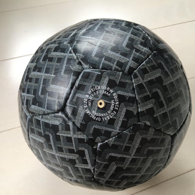 Original Fake KAWS FUTSAL BALL ブラック 希少 ☆日本の職人技☆ www