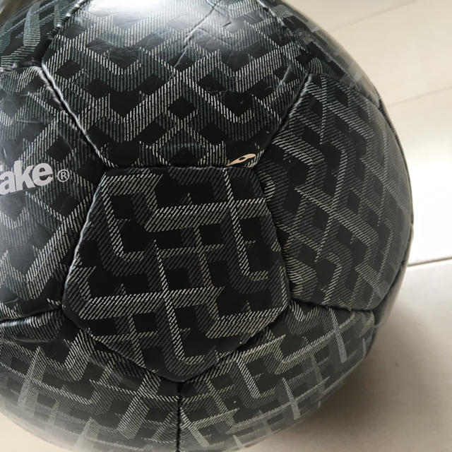 Original Fake KAWS FUTSAL BALL ブラック 希少 ☆日本の職人技☆ www