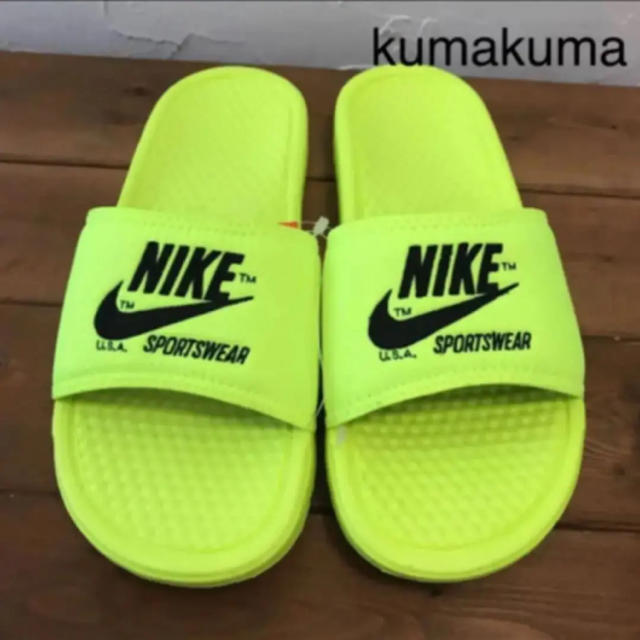 NIKE(ナイキ)の新品未使用 NIKE ナイキ ベナッシ ボルトカラー 蛍光 イエロー 最安 レディースの靴/シューズ(サンダル)の商品写真