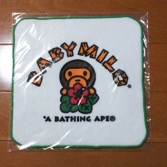 A BATHING APE(アベイシングエイプ)のハンカチタオル♡ レディースのファッション小物(ハンカチ)の商品写真