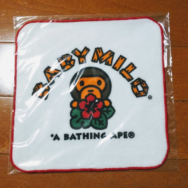 A BATHING APE(アベイシングエイプ)のハンカチタオル♡ レディースのファッション小物(ハンカチ)の商品写真