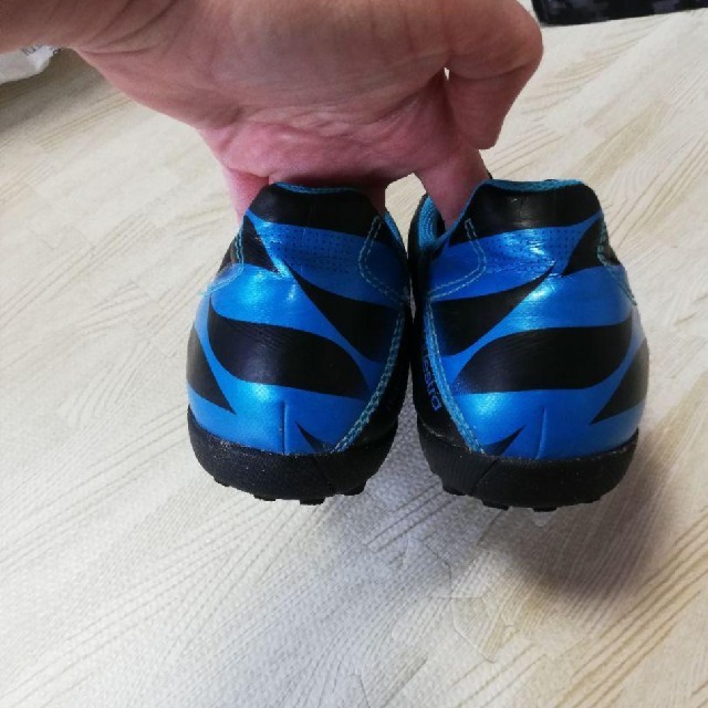 サッカースパイク２５cm　セット メンズの靴/シューズ(スニーカー)の商品写真