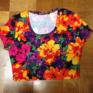フィグアンドヴァイパー(FIG&VIPER)の花柄ショートトップス(Tシャツ(半袖/袖なし))