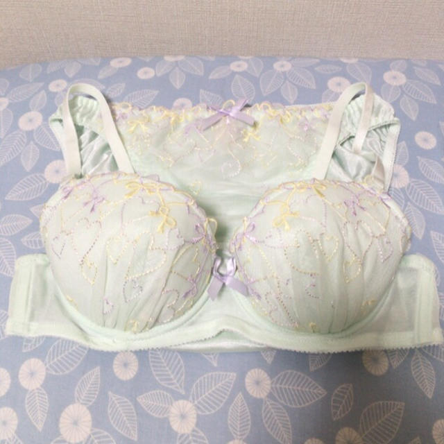 tutuanna(チュチュアンナ)のtutuanna ブラ&ショーツセット レディースの下着/アンダーウェア(ブラ&ショーツセット)の商品写真