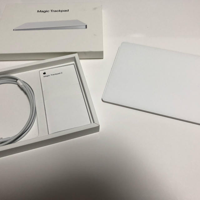 Mac (Apple)(マック)のMagic Trackpad 2 - シルバー スマホ/家電/カメラのPC/タブレット(PC周辺機器)の商品写真