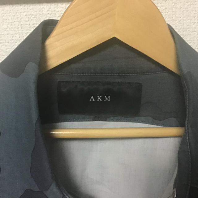 AKM(エイケイエム)のAKM STRETCH SATIN CAMOPRINT shirts レディースのトップス(シャツ/ブラウス(長袖/七分))の商品写真