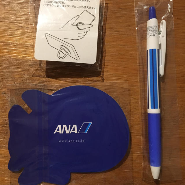 ANA(全日本空輸)(エーエヌエー(ゼンニッポンクウユ))の新品未開封ANA ノベルティー   スマホリング、付箋、ボールペン インテリア/住まい/日用品の文房具(その他)の商品写真