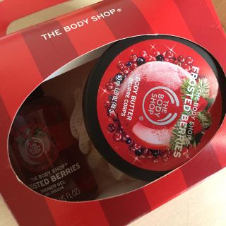 ザボディショップ(THE BODY SHOP)のフロステッドベリーズ ボックスギフト✩︎新品未使用(ボディクリーム)