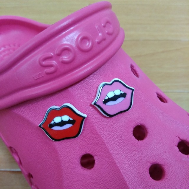 crocs(クロックス)の唇　色選択自由　2個　クロックス用チャーム メンズのアクセサリー(その他)の商品写真