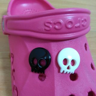 クロックス(crocs)のスカル　色選択自由　2個　クロックス用チャーム(その他)