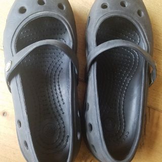 クロックス(crocs)のcrocs　サンダル　黒　17.5(サンダル)