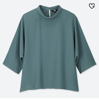 ユニクロ(UNIQLO)の【完売品】ユニクロ ドレープブラウス グリーン Ｍ(シャツ/ブラウス(長袖/七分))